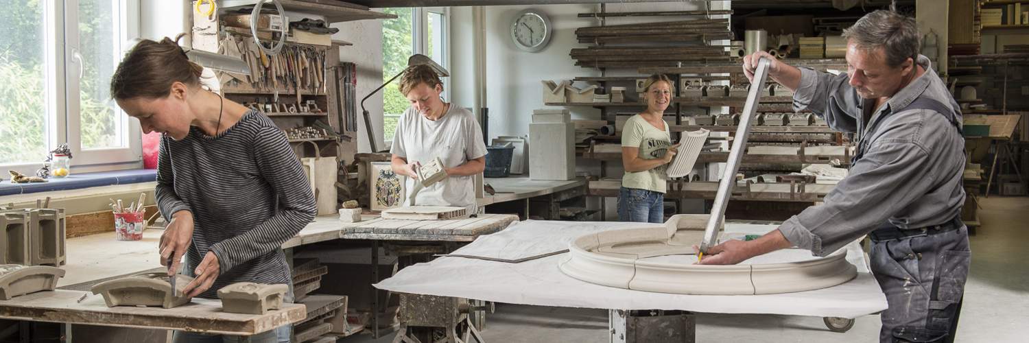 Kachelofen Werkstätte in 85567 Grafing bei München. Leutschacher - Hersteller individueller Keramik in Bayern. Wir gestalten Ihren Kachelofen.