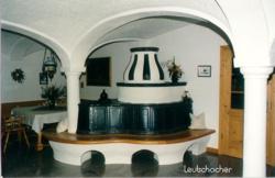 Ihr Kaminofen oder klassischer Kachelofen mit handgefertigten Ofenkacheln von Leutschacher in Oberbayern