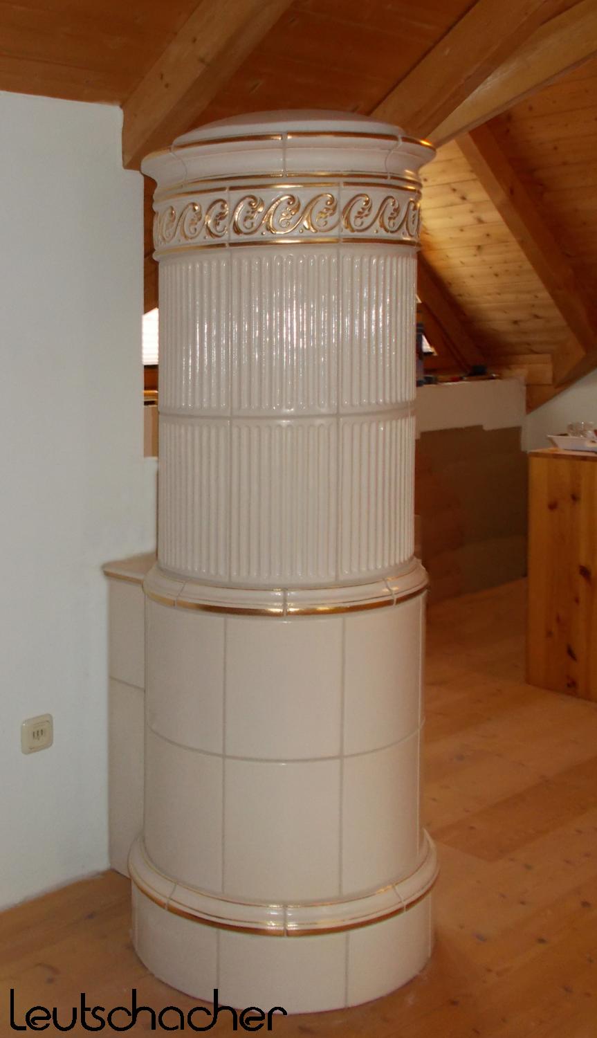 Kachelofen als Säulenofen in 84561 Altötting, mit Ofenkacheln von Leutschacher Kachelofen