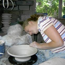 Der Keramikbetrieb Leutschacher in 85567 Grafing in Oberbayern ist Spezialist für hochwertige Ofenkacheln in allen Stilrichtungen.